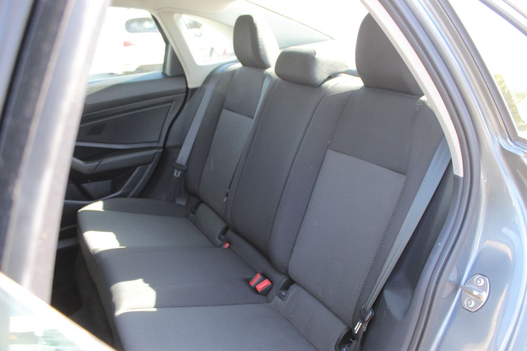 2021 Volkswagen Jetta SE R-Line photo 11