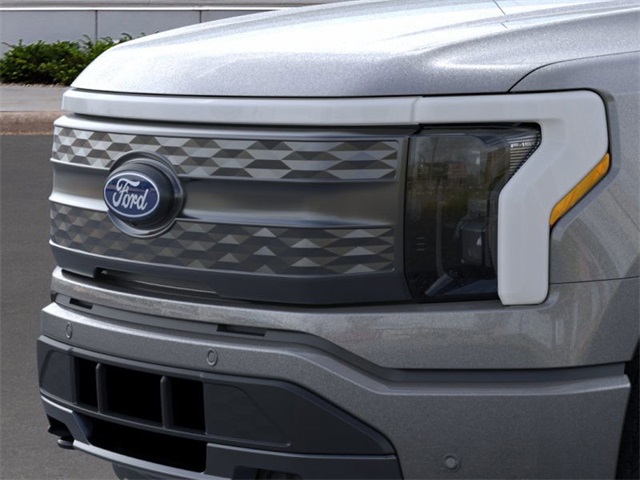 2025 Ford F-150 Lightning Lariat photo 15