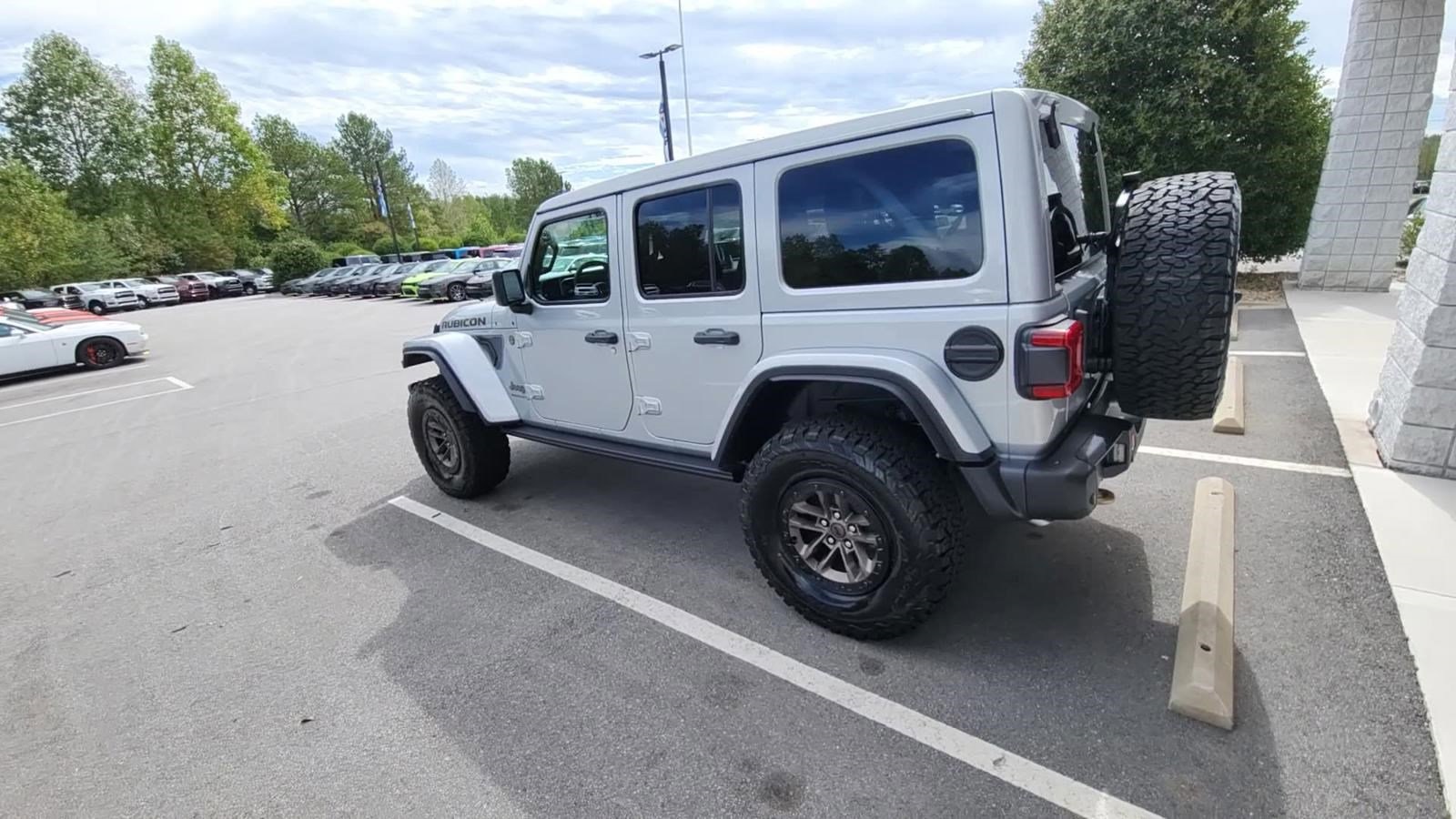 2024 Jeep Wrangler Rubicon 392 photo 3