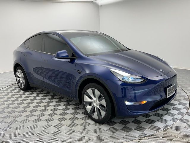 Used 2024 Tesla Model Y Long Range with VIN 7SAYGDEE0RA214883 for sale in Des Plaines, IL