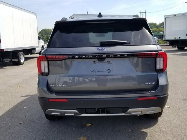 2025 Ford Explorer photo 4