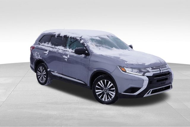 2020 Mitsubishi Outlander ES's photo
