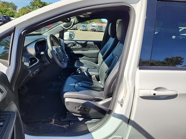 2022 Chrysler Pacifica Hybrid Touring L photo 3