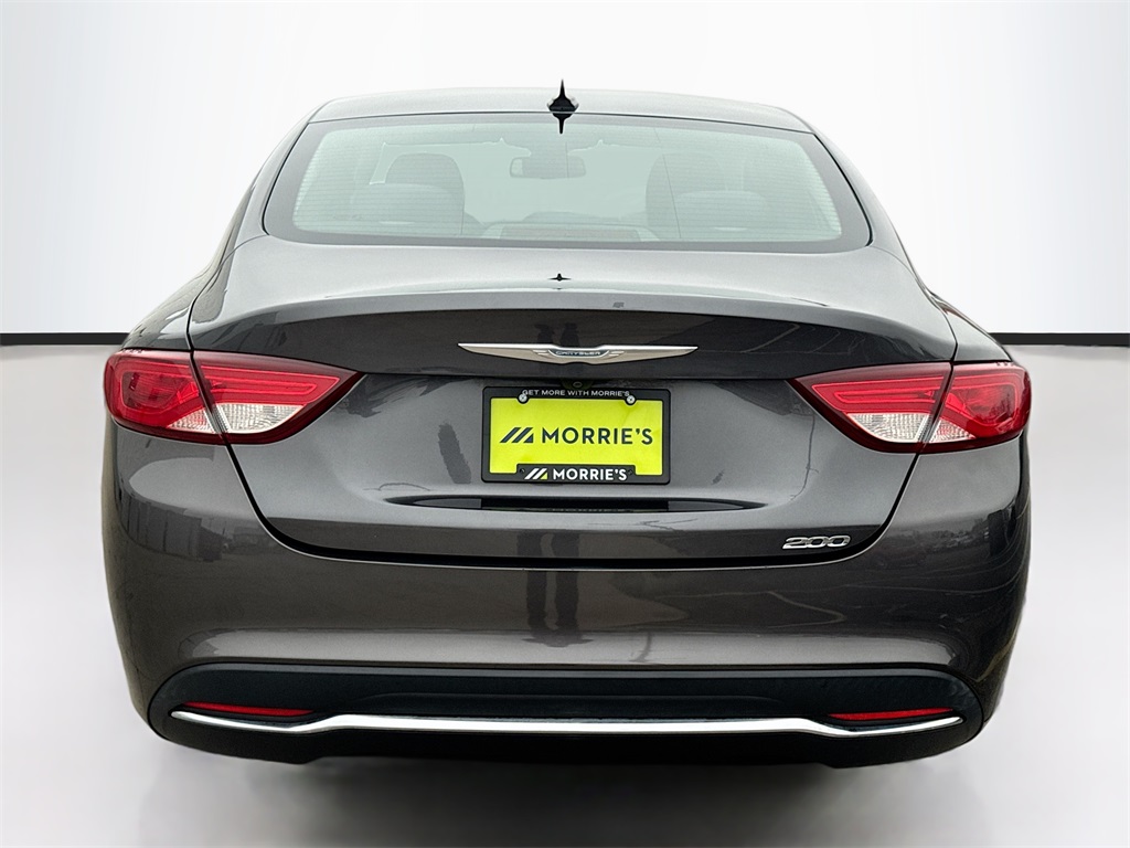 2016 Chrysler 200 Limited photo 3