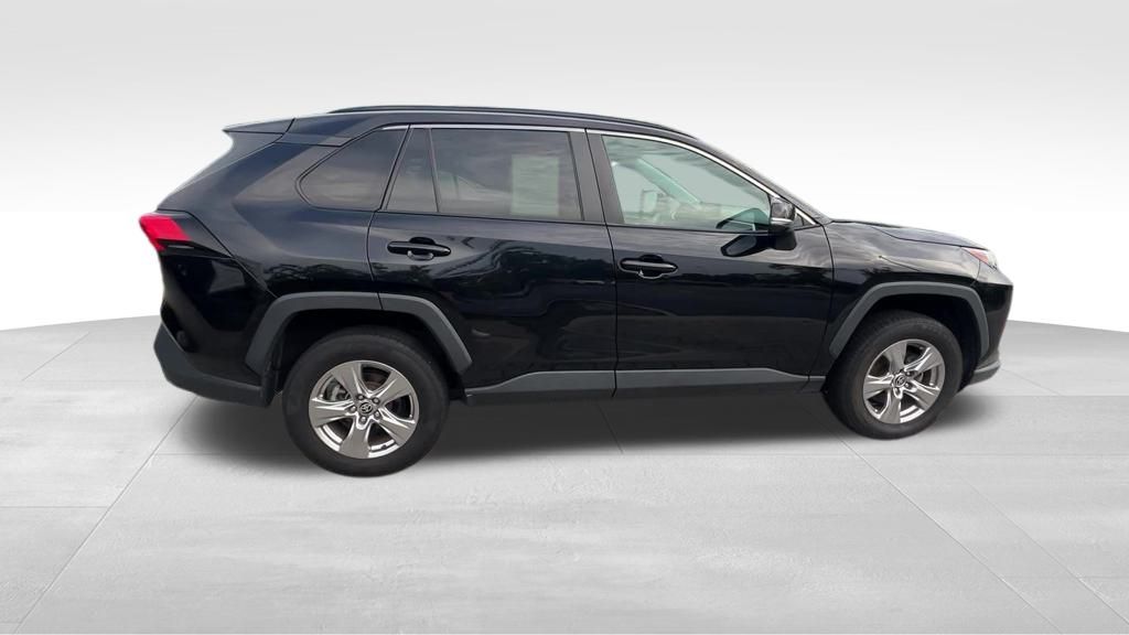 2022 Toyota RAV4 XLE photo 6