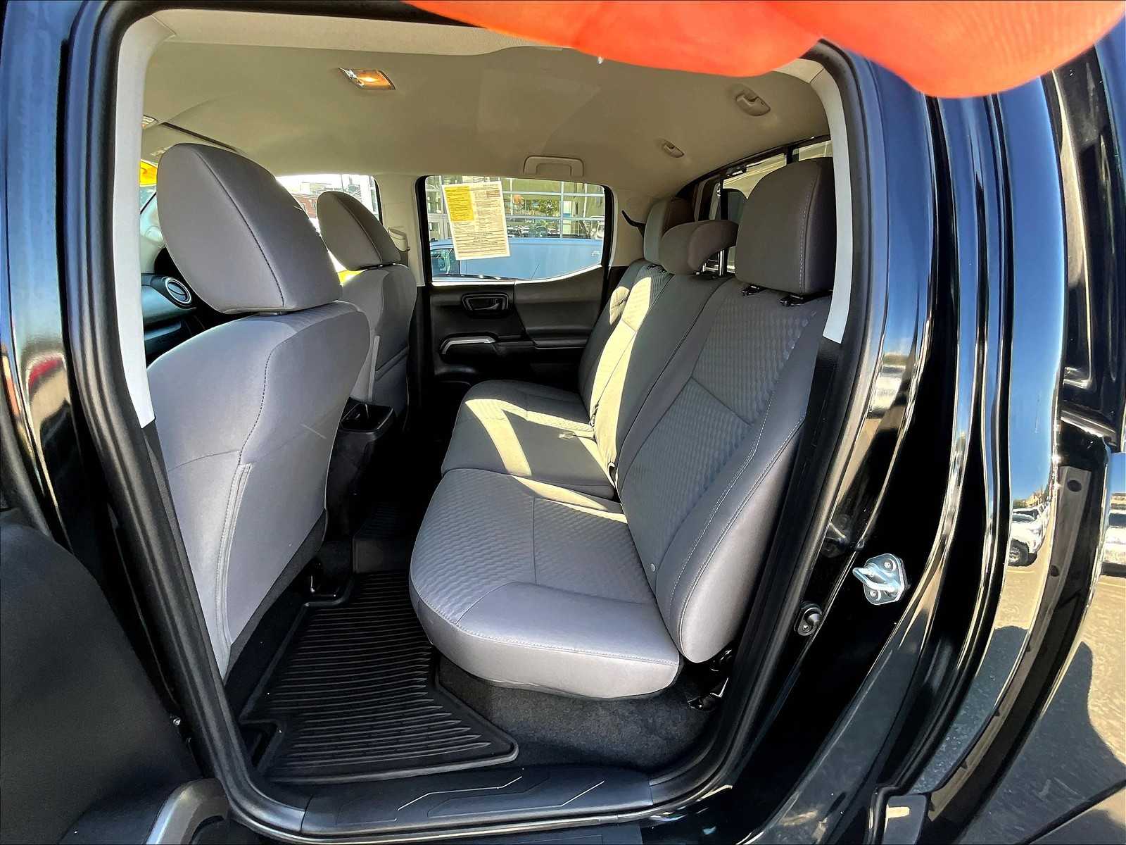 2021 Toyota Tacoma SR5 photo 15