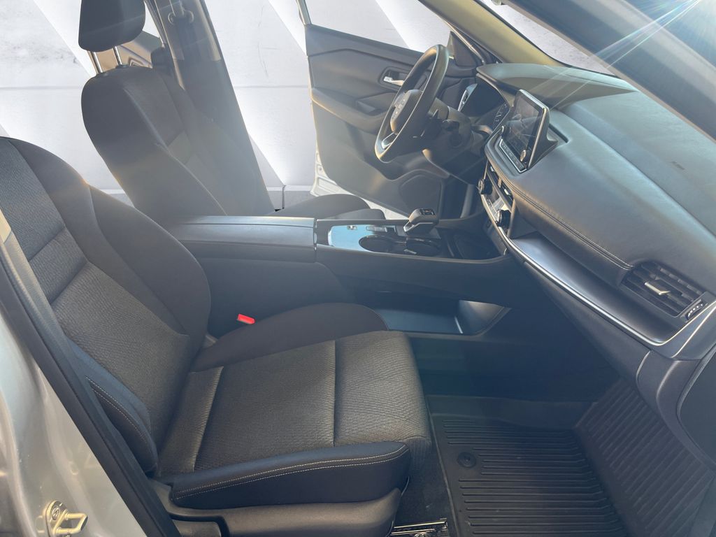 2024 Nissan Rogue SV photo 13