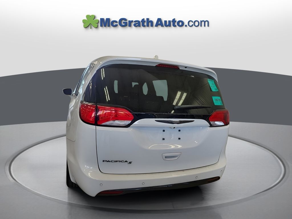 2018 Chrysler Pacifica Touring Plus photo 10