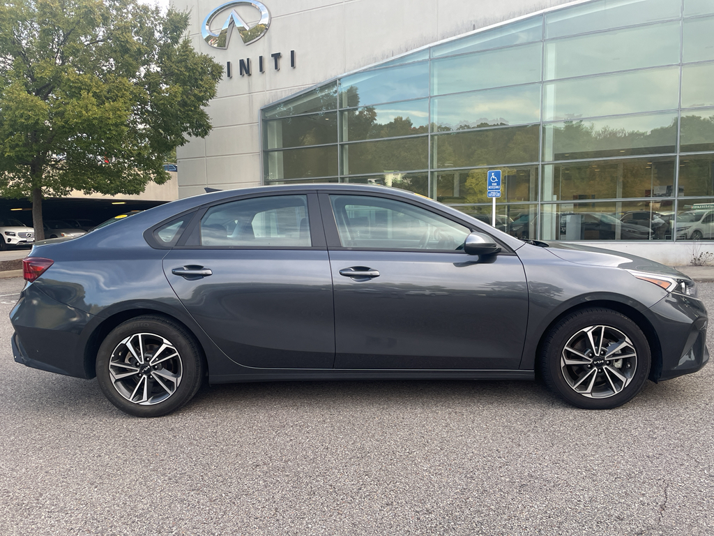 2023 Kia Forte LXS photo 2