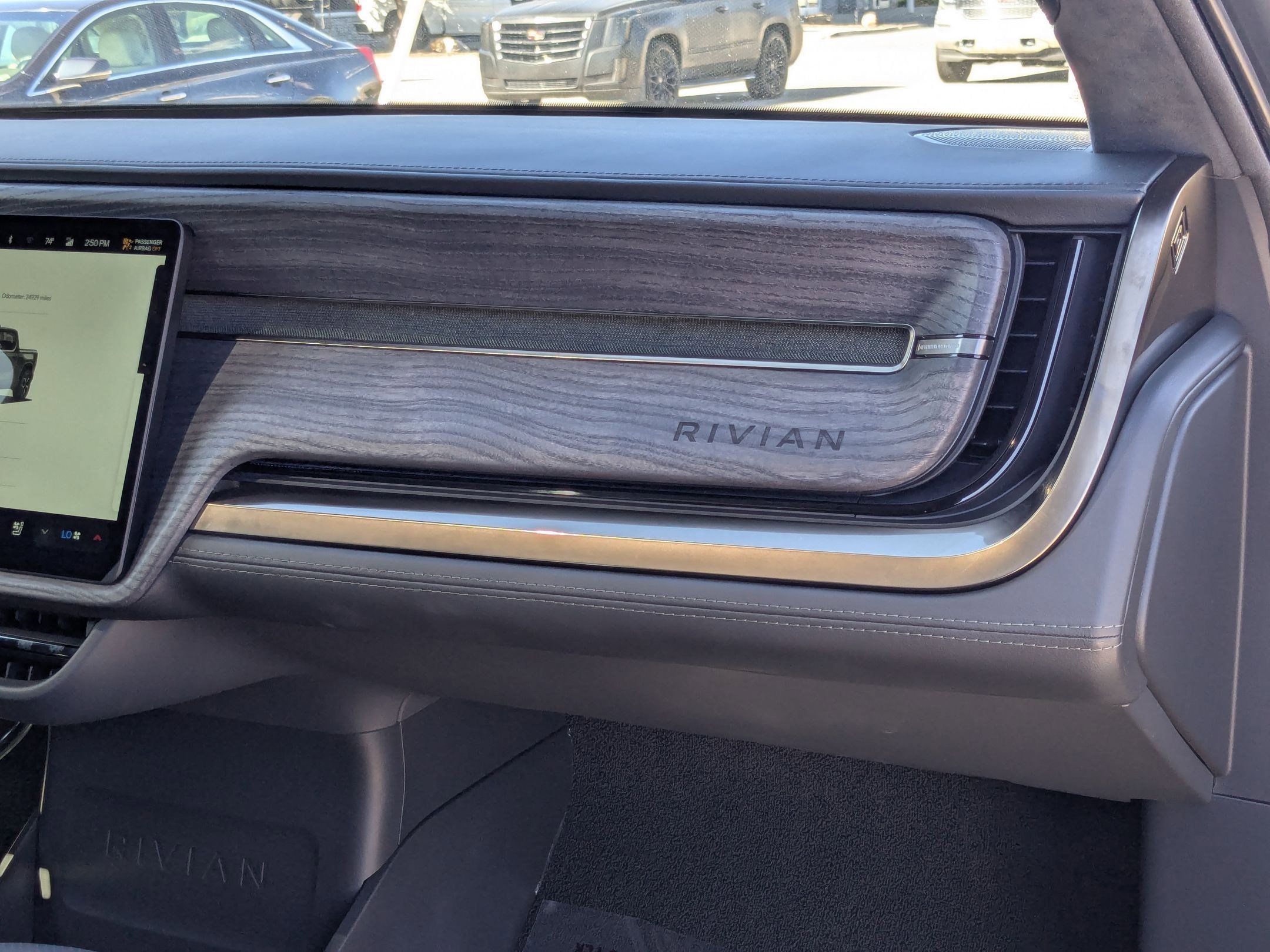 2022 Rivian R1T Adventure photo 20