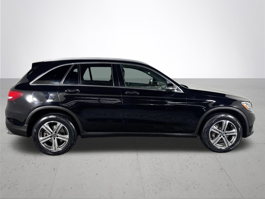 2018 Mercedes Benz GLC 300 4MATIC photo 2