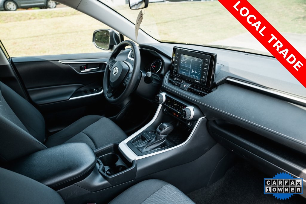 2021 Toyota RAV4 XLE photo 8
