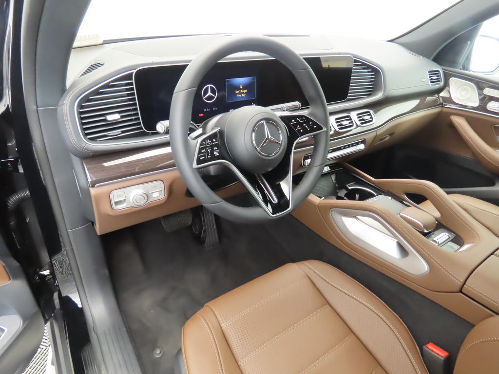 2025 Mercedes Benz GLS 450 4MATIC photo 9