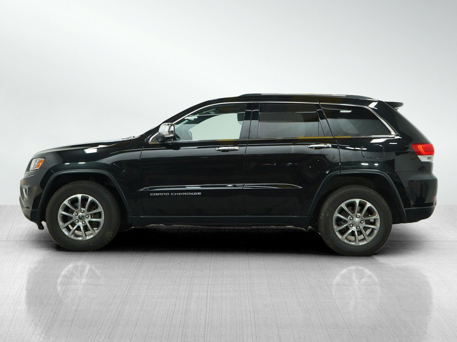 Used 2014 Jeep Grand Cherokee Limited with VIN 1C4RJFBG6EC535793 for sale in Hopkins, Minnesota