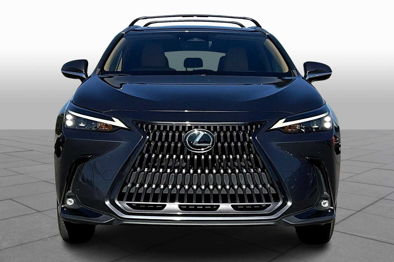 2022 Lexus NX photo 3