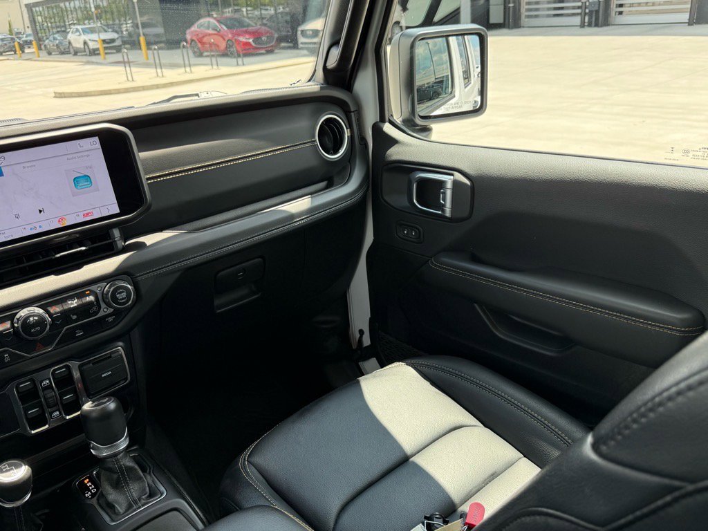 2024 Jeep Wrangler Sahara photo 10