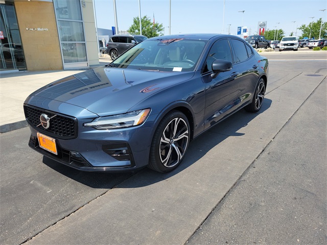2024 Volvo S60 Ultimate AWD photo 2