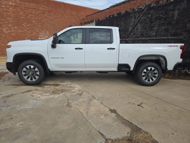 2025 Chevrolet Silverado 2500HD Custom photo 4
