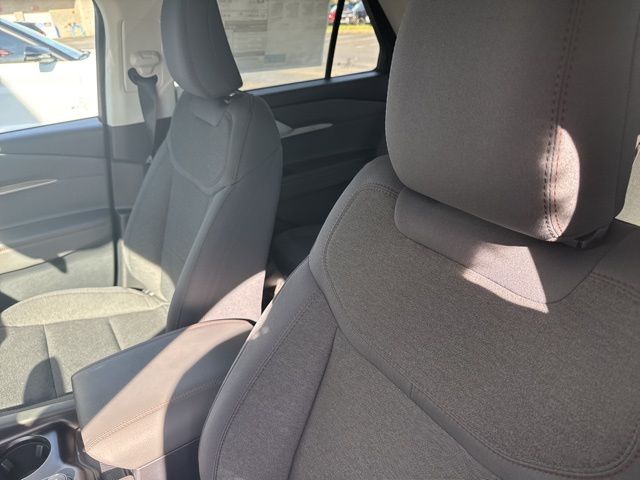 2025 Ford Explorer photo 3