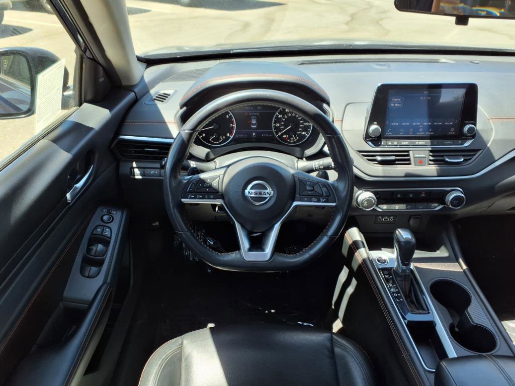 2022 Nissan Altima 2.5 SR photo 5
