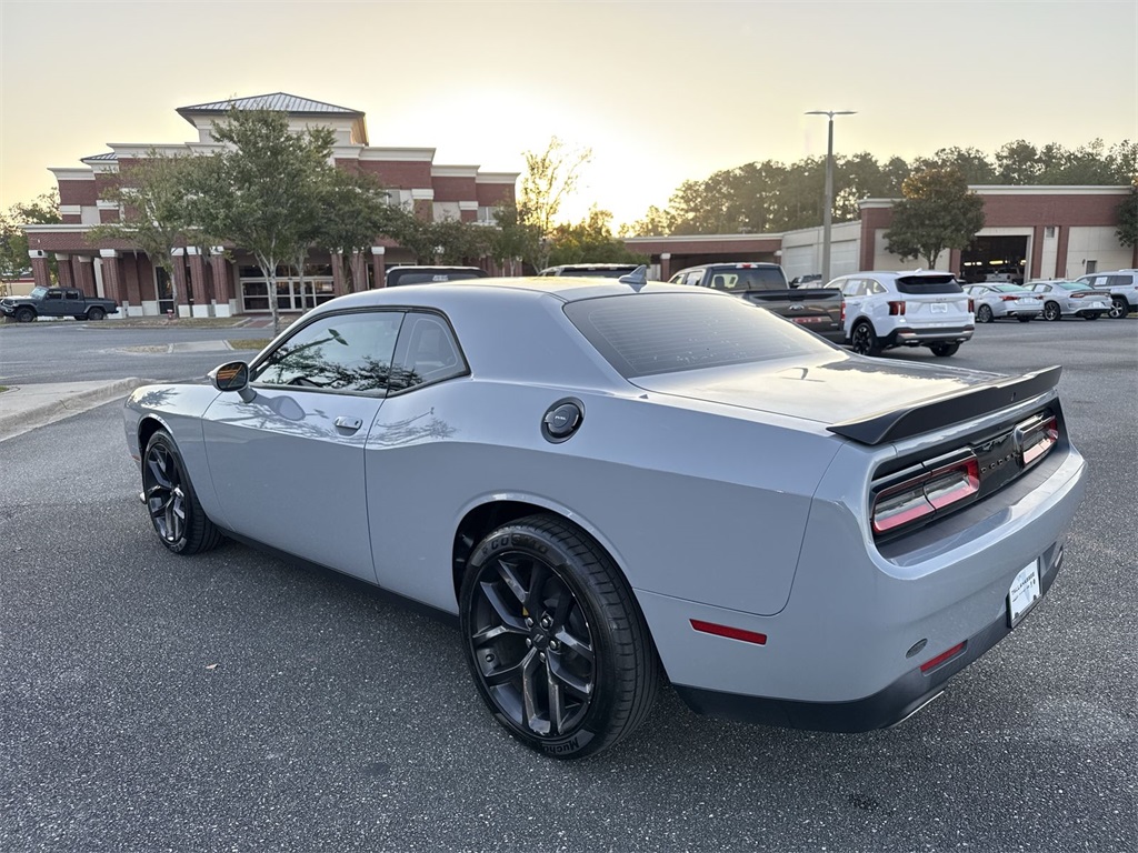 2020 Dodge Challenger SXT photo 3