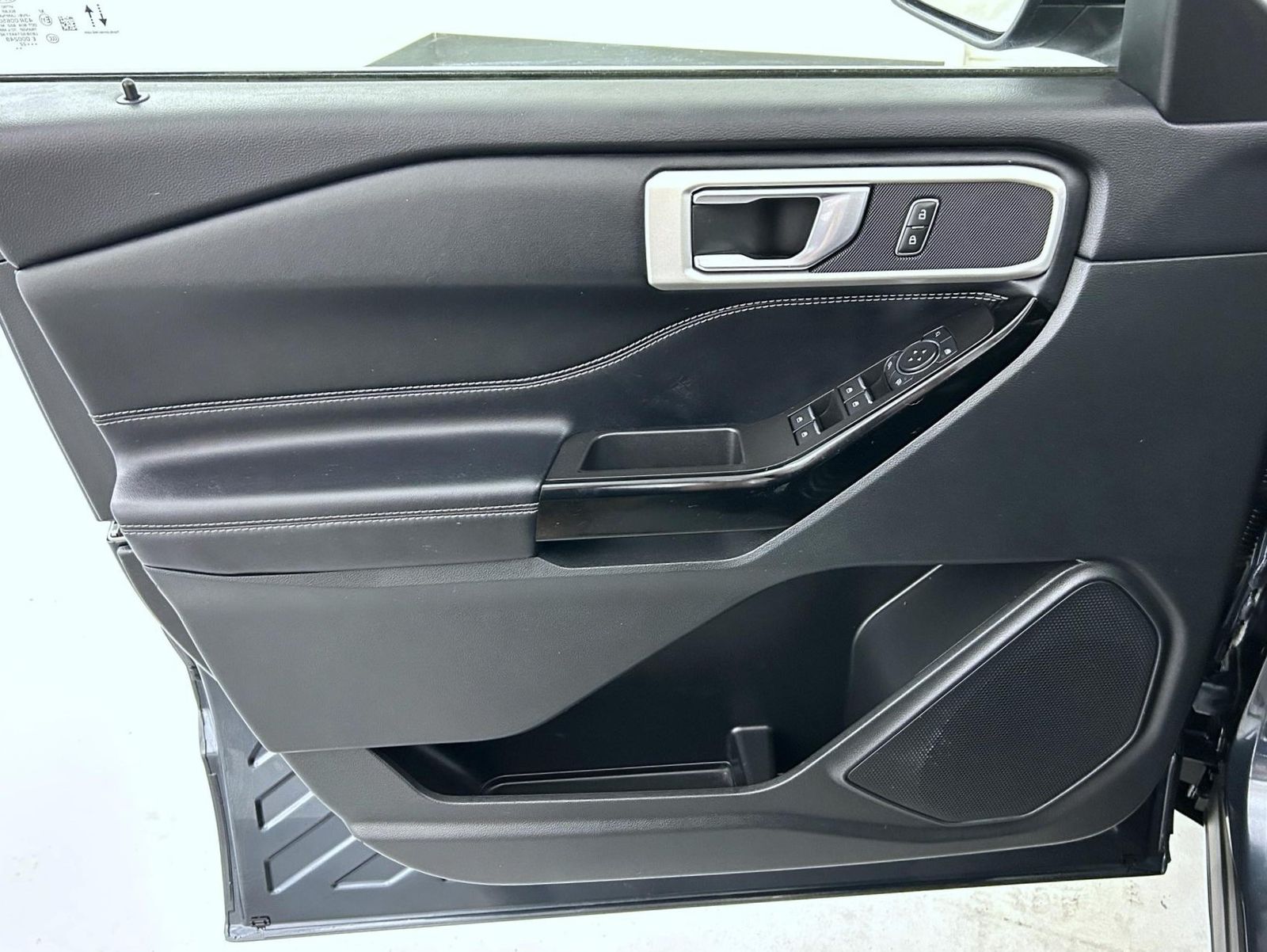 2022 Ford Explorer ST photo 9
