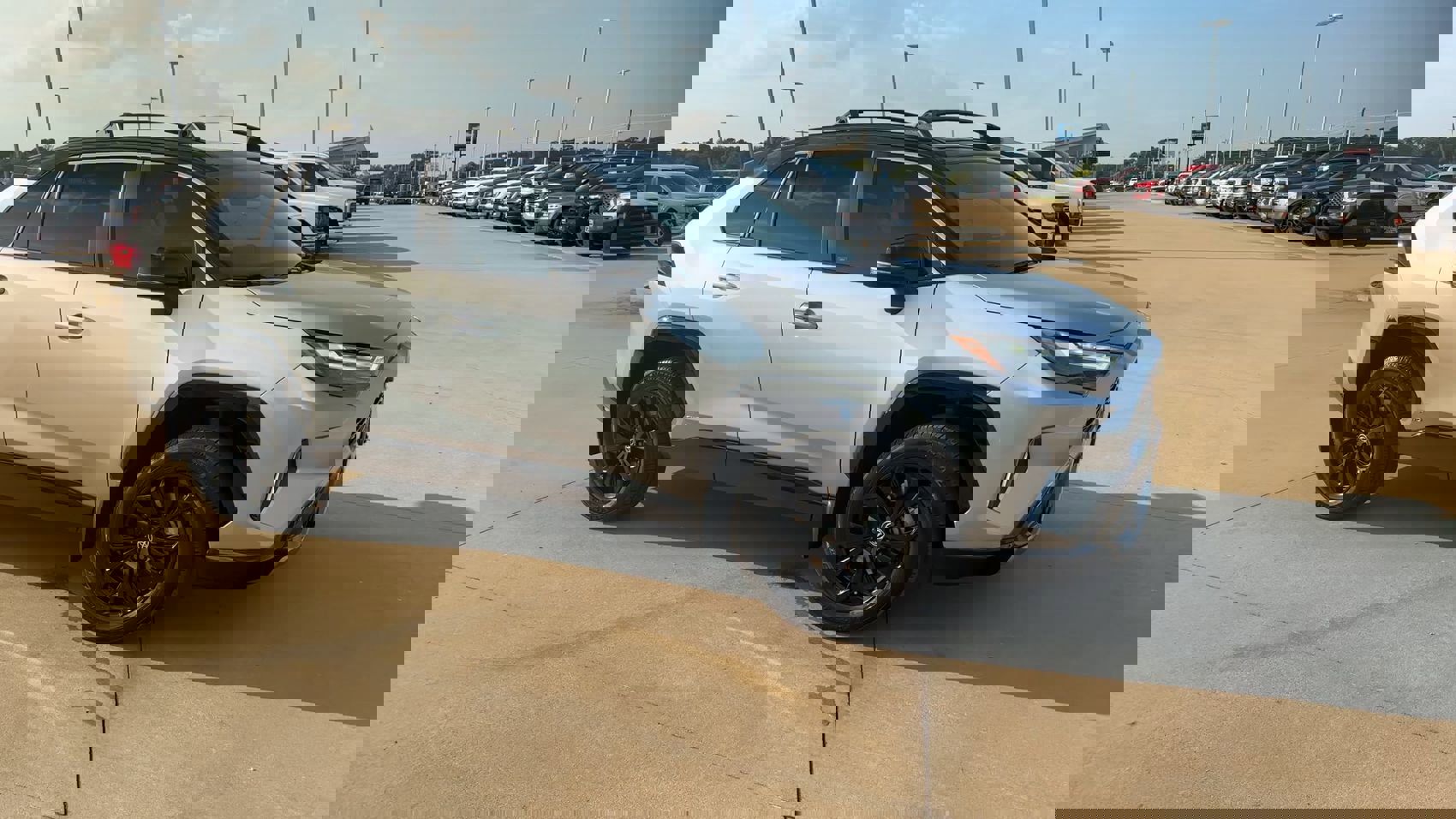 2023 Toyota RAV4 Hybrid XSE photo 9