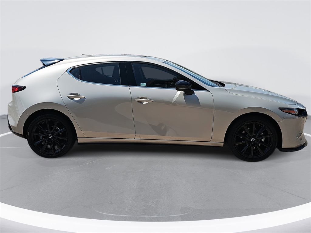 2022 Mazda Mazda3 Premium Plus photo 2