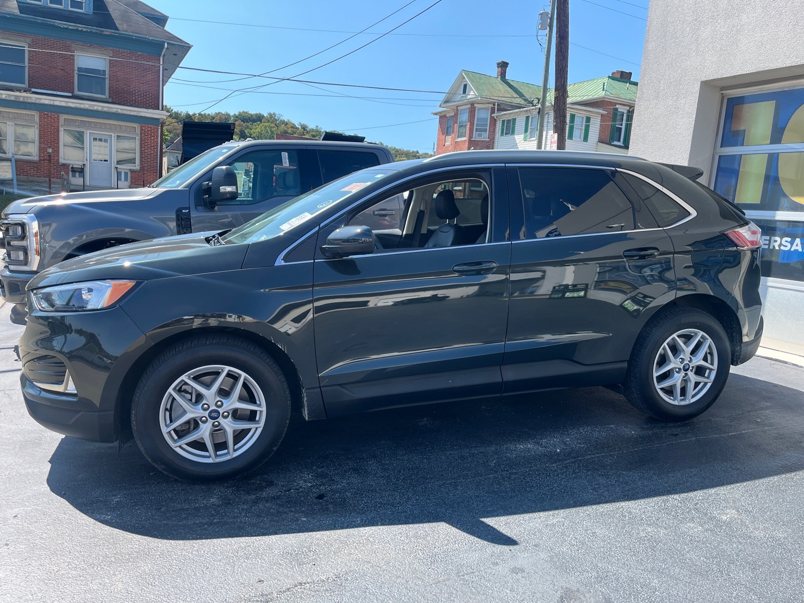2022 Ford Edge SEL photo 3