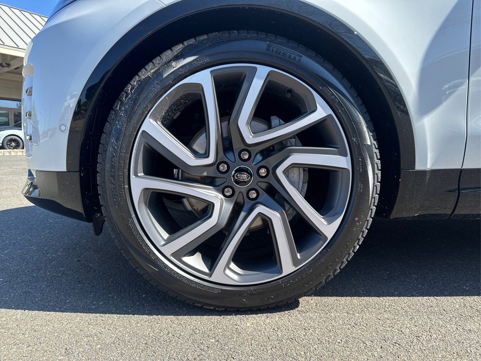 2025 Land Rover Discovery SE photo 12