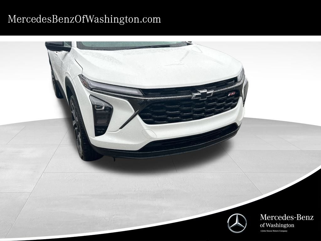 2024 Chevrolet Trax photo 2