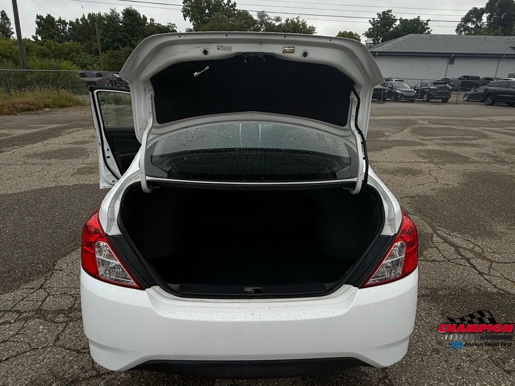 2016 Nissan Versa 1.6 SV photo 17
