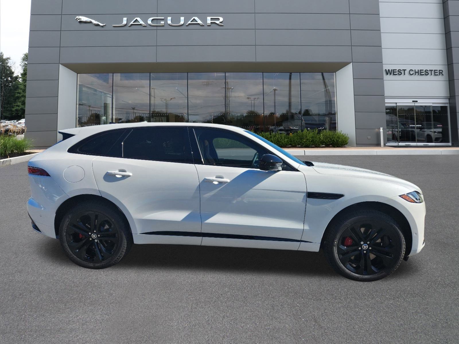 2024 Jaguar F-PACE P400 R-Dynamic S photo 4