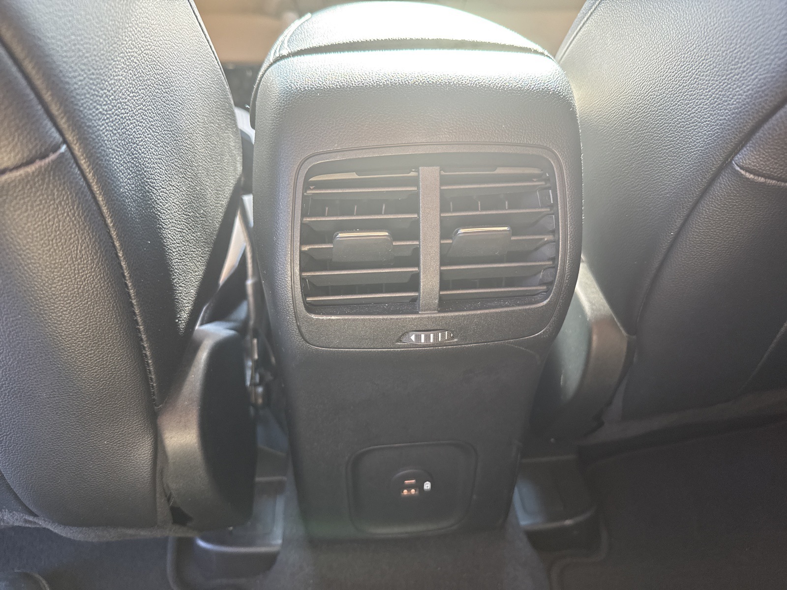 2020 Ford Escape Titanium Hybrid photo 27