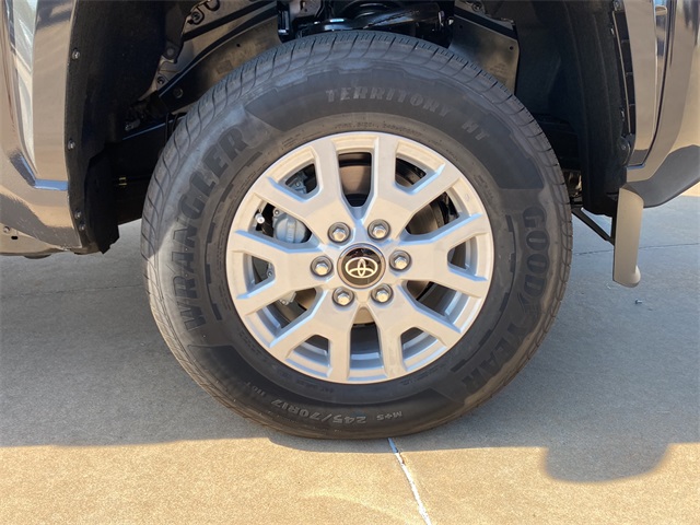 2025 Toyota Tacoma SR5 4x4 Double Cab photo 17