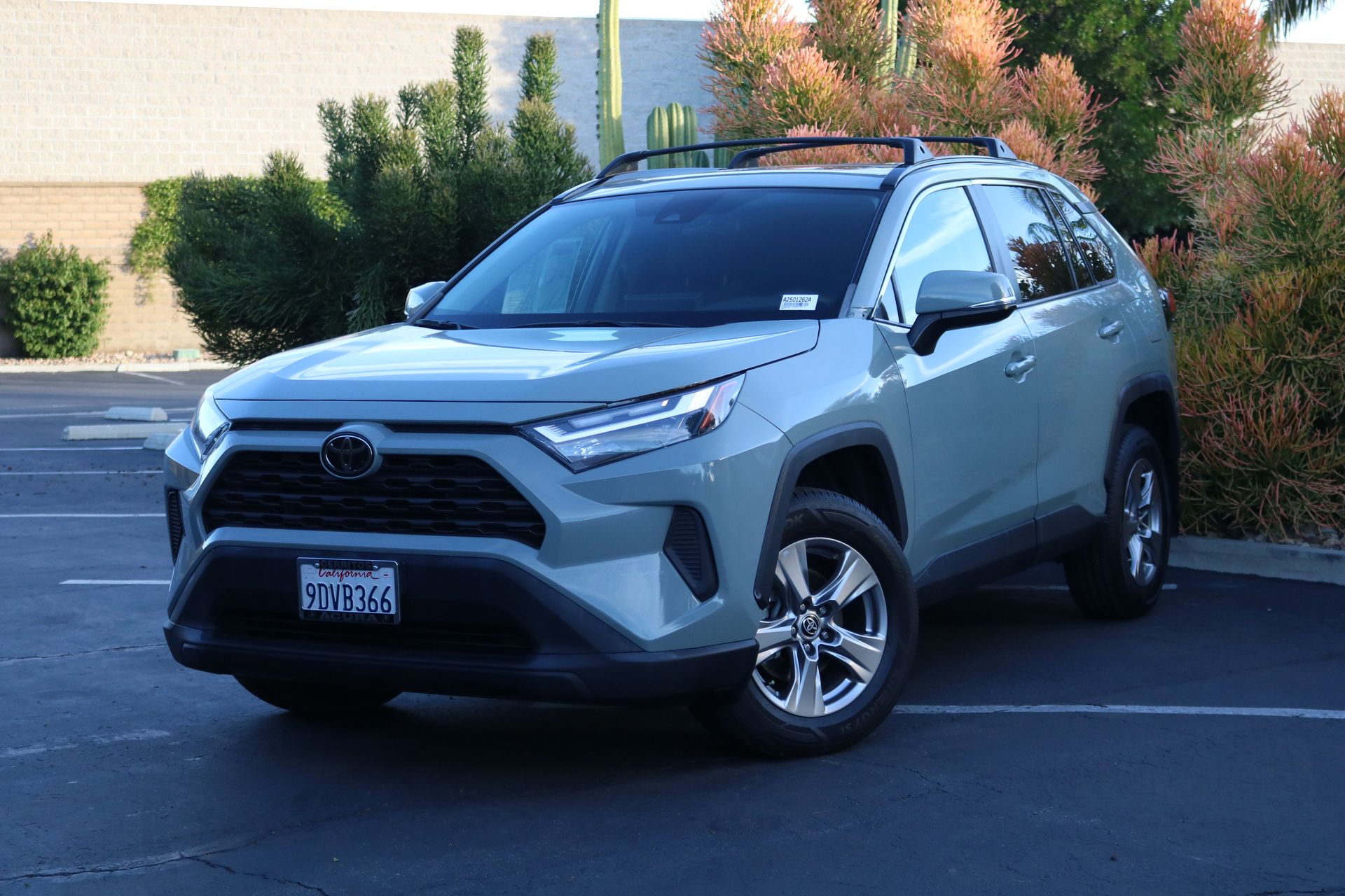 2022 Toyota RAV4 XLE's photo