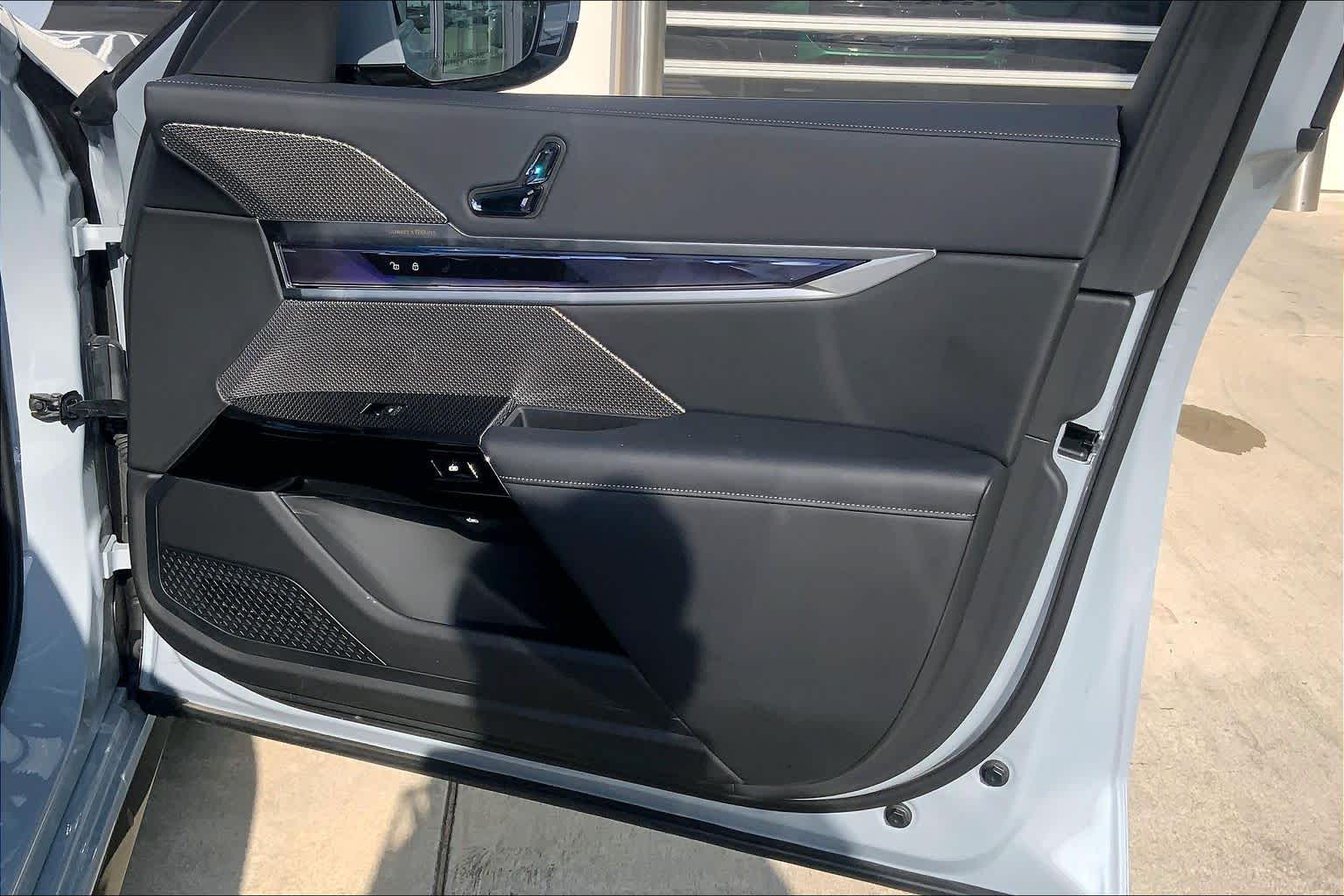 2025 BMW 7 Series 750e - Photo 26