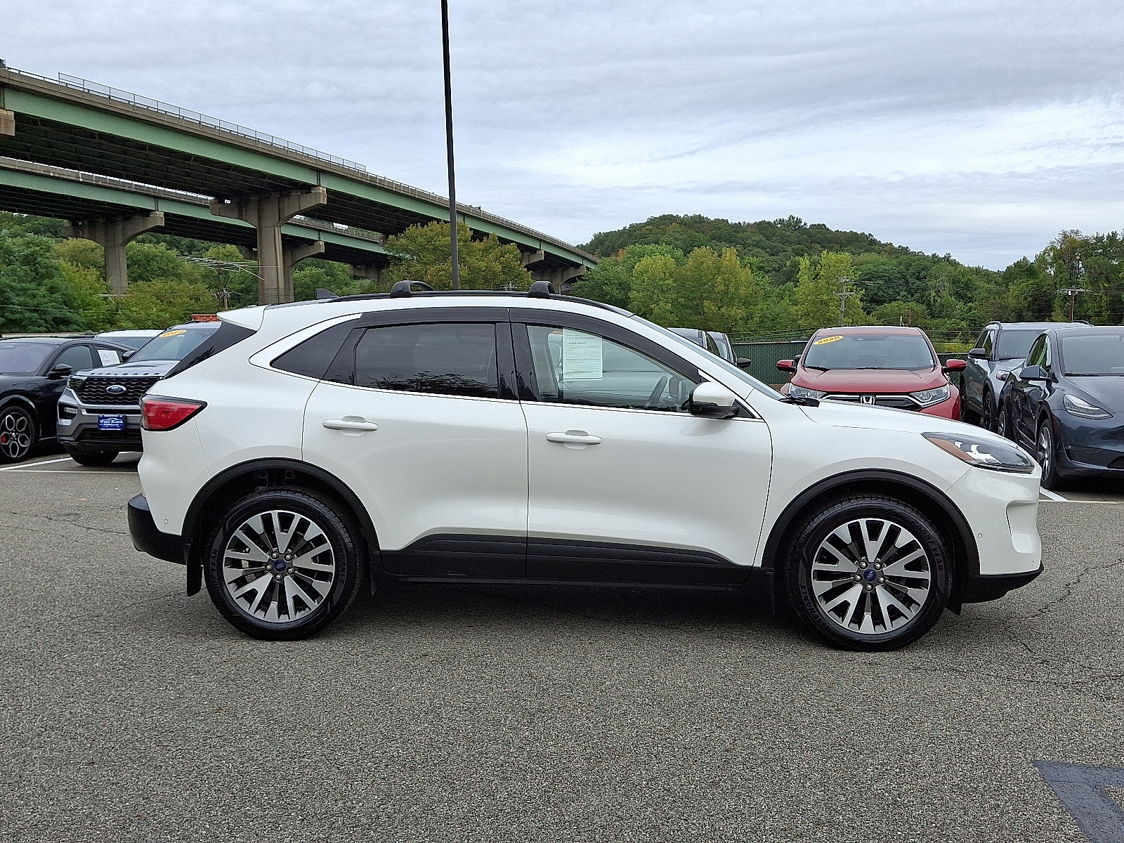 2020 Ford Escape Titanium photo 7