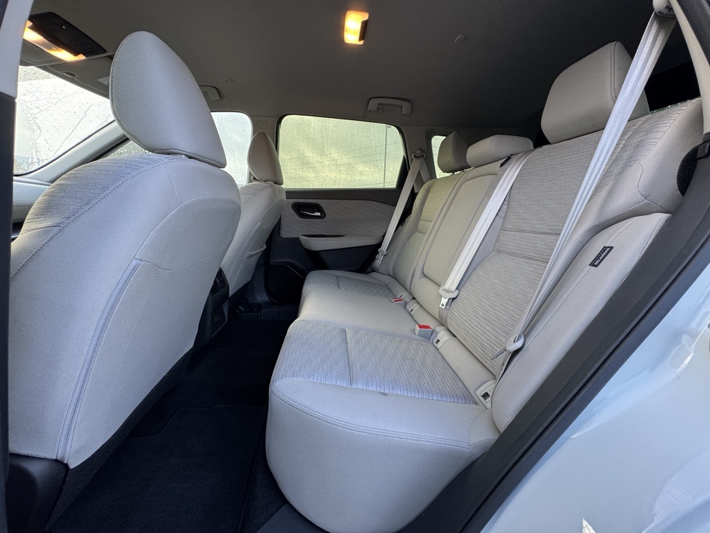 2023 Nissan Rogue SV photo 28