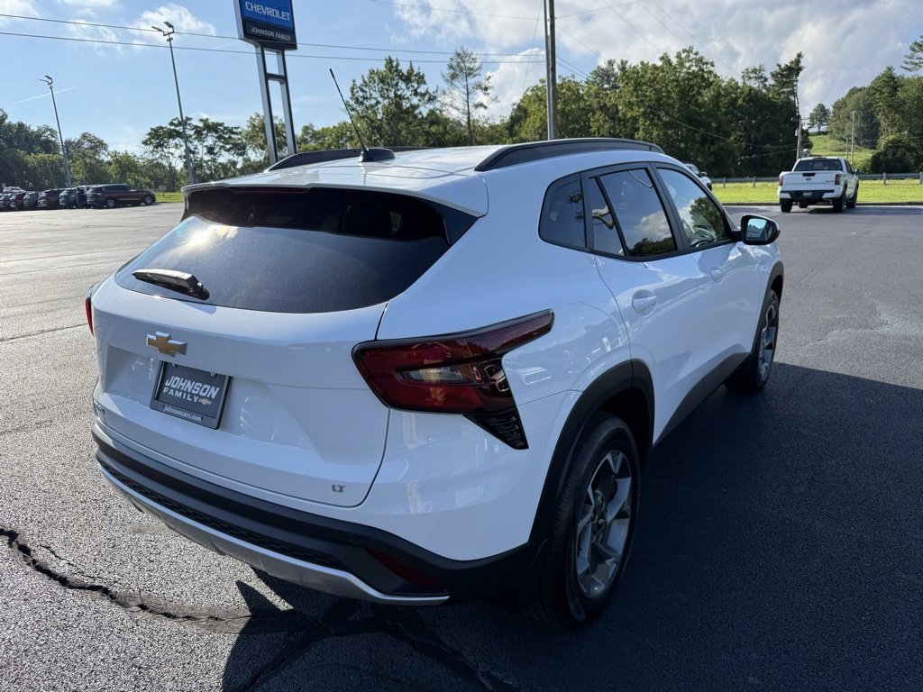 2025 Chevrolet Trax LT photo 21