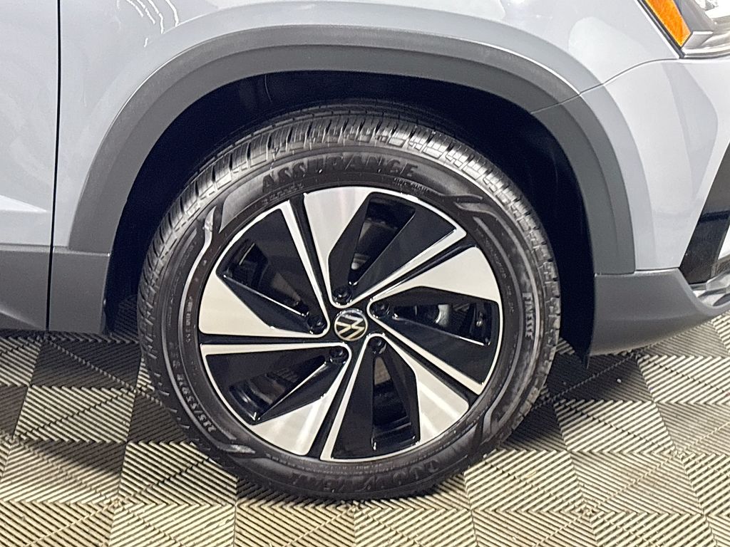 2024 Volkswagen Taos SE photo 22