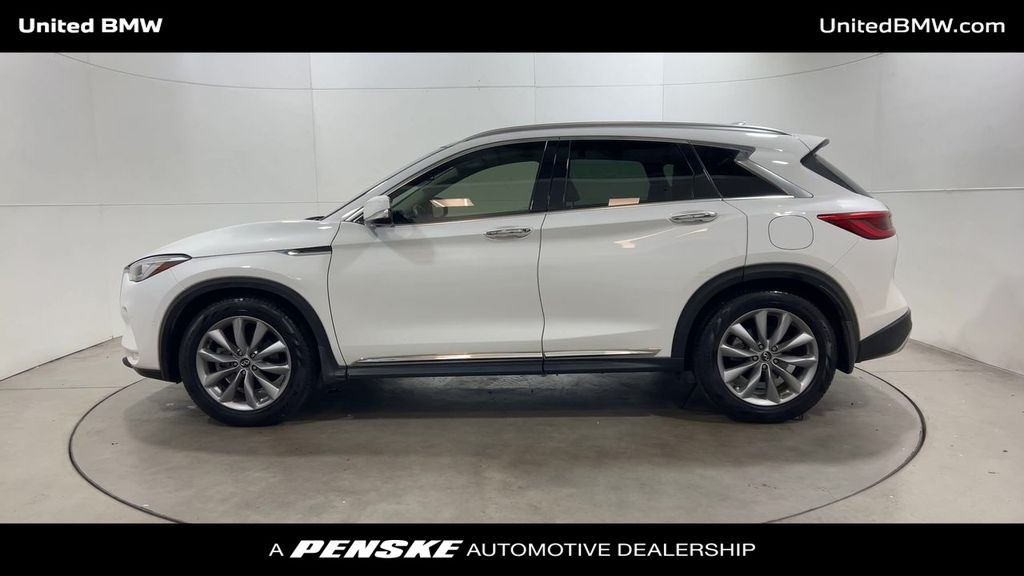 2019 Infiniti QX50 Essential photo 3