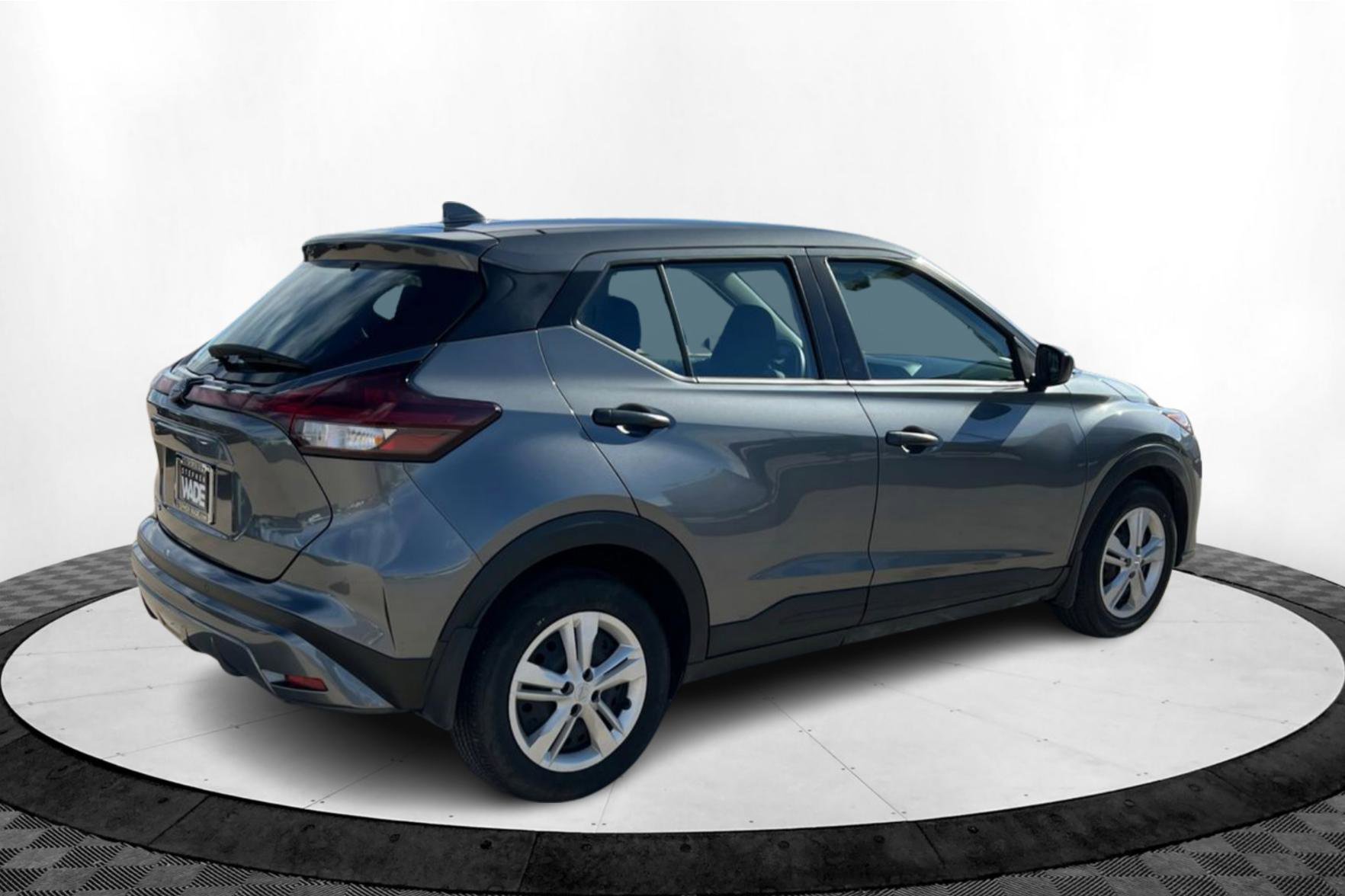 2025 Nissan Kicks Play S photo 2