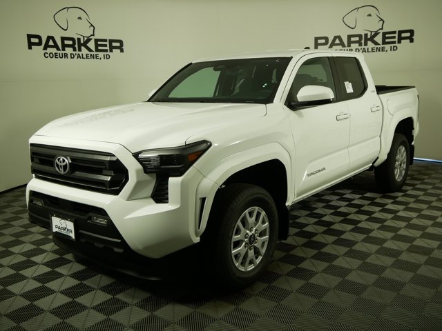 2025 Toyota Tacoma SR5's photo