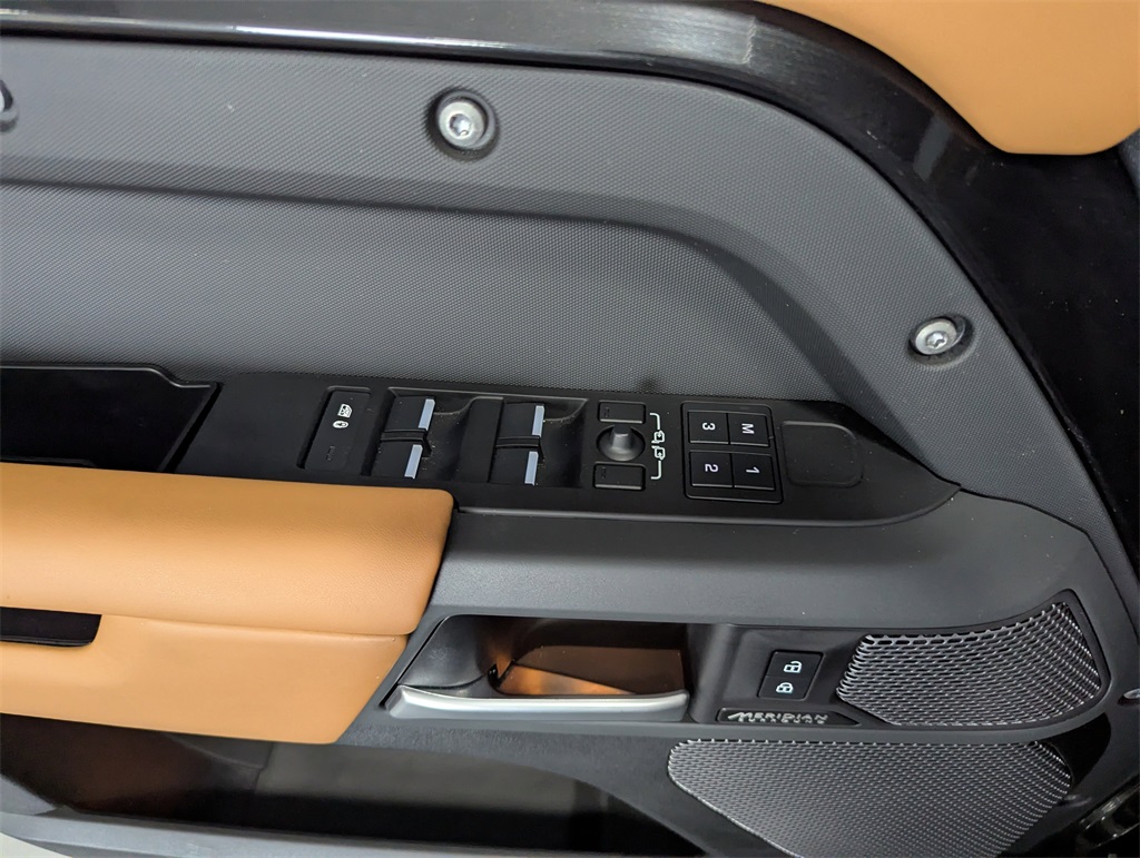 2023 Land Rover Defender 110 photo 15