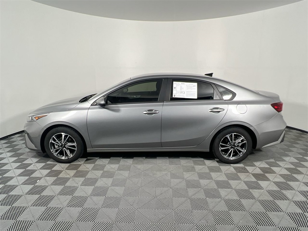 2023 Kia Forte LXS photo 7