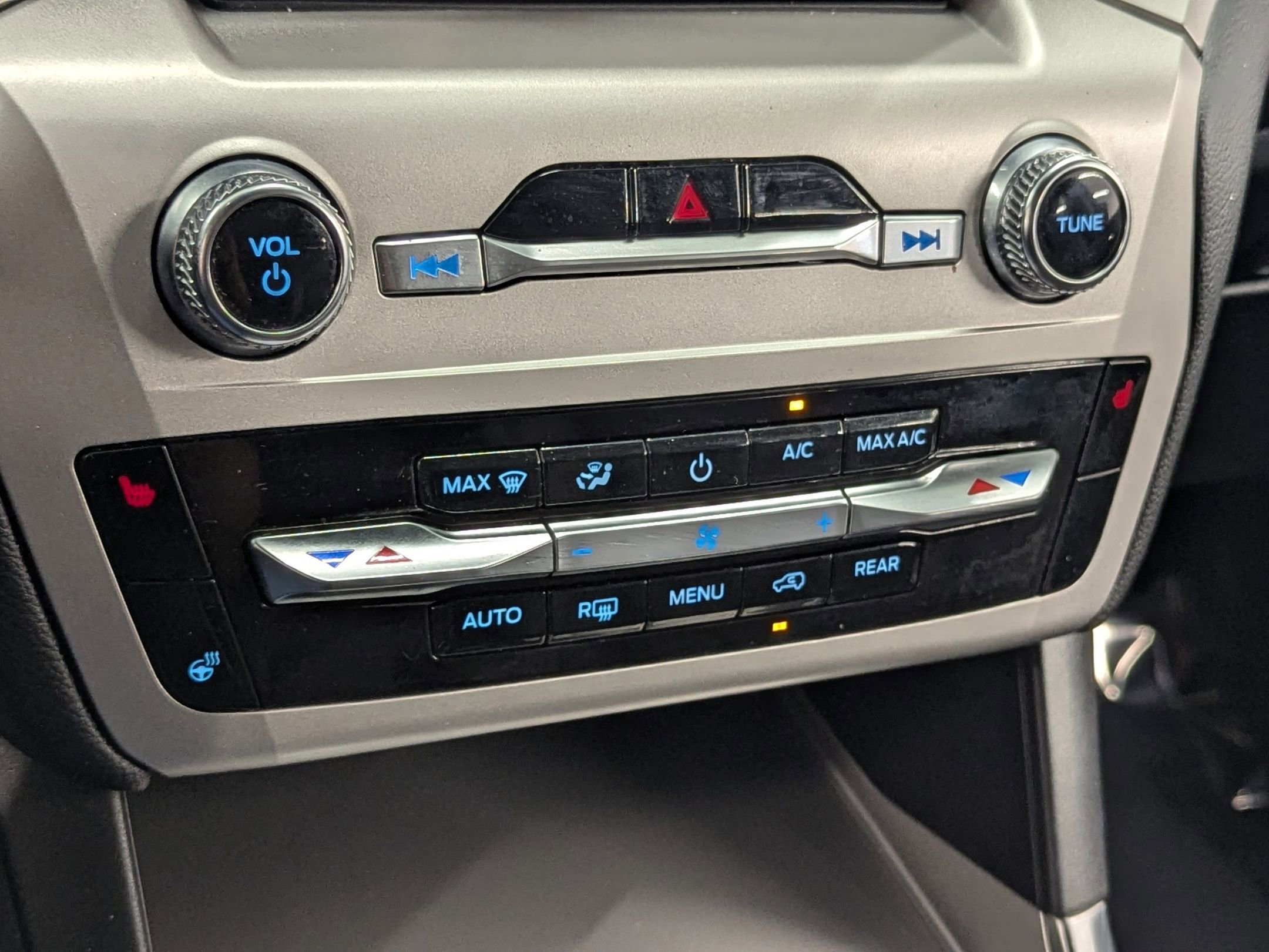 2022 Ford Explorer XLT photo 12