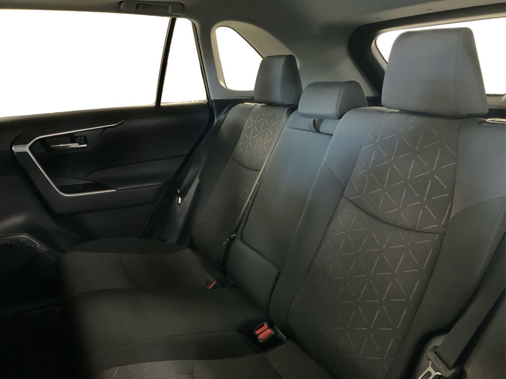 2023 Toyota RAV4 XLE photo 7