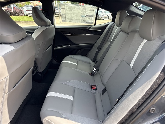 2025 Toyota Camry SE photo 11