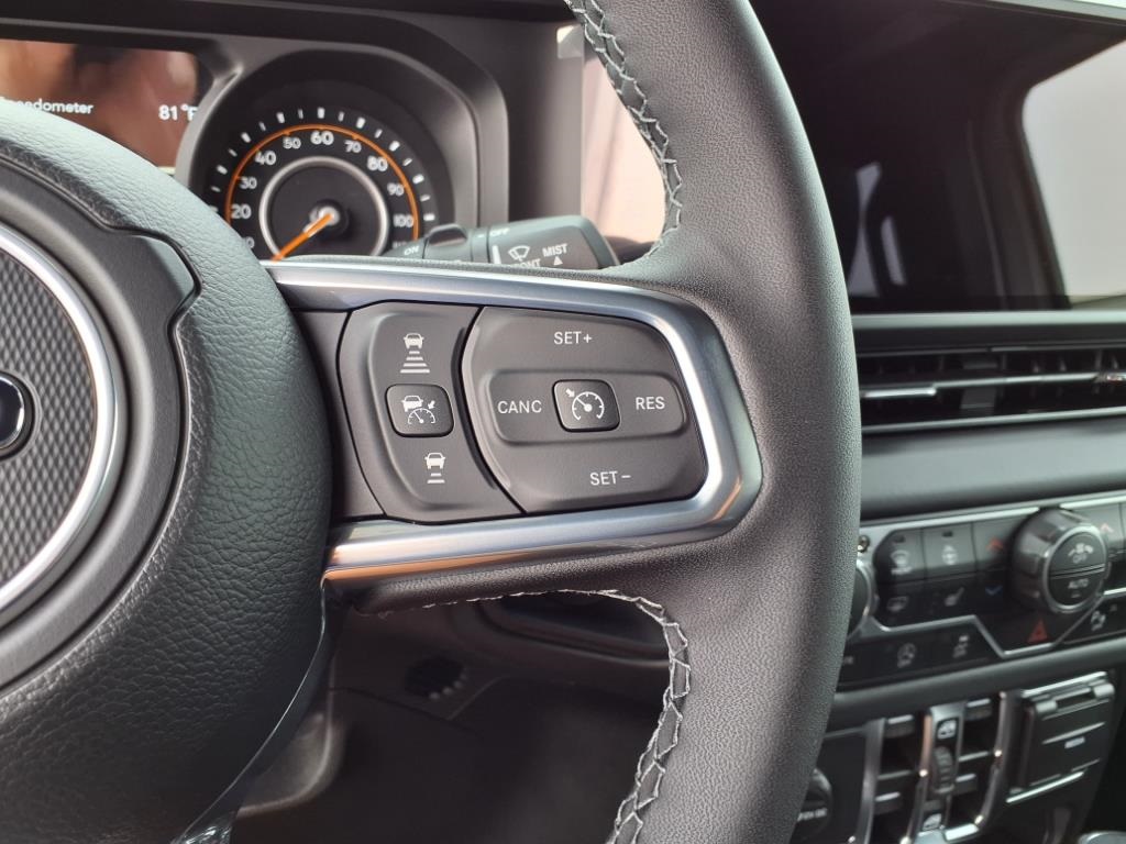 2025 Jeep Wrangler Sahara photo 18